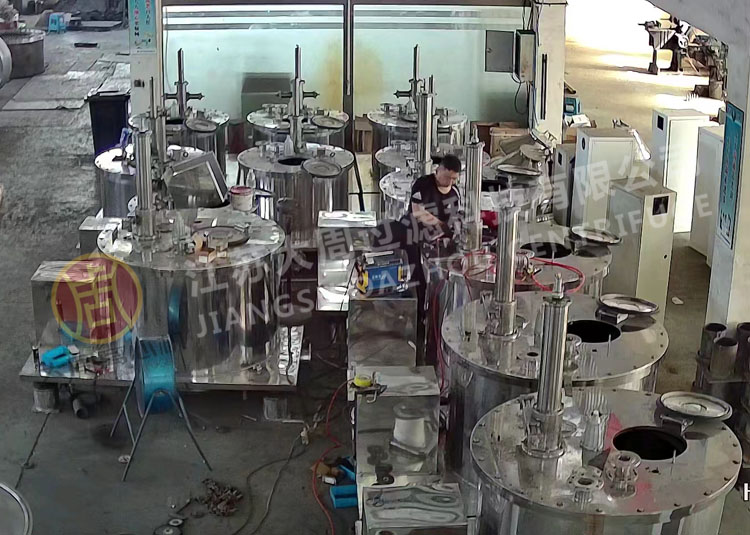 老客戶復(fù)購(gòu)6臺(tái)LGZ1250型刮刀全自動(dòng)離心機(jī)